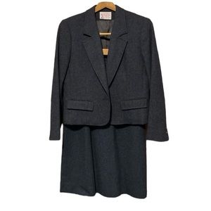 Pendleton Vintage Virgin Wool 2 pc suit jacket and skirt charcoal gray lined